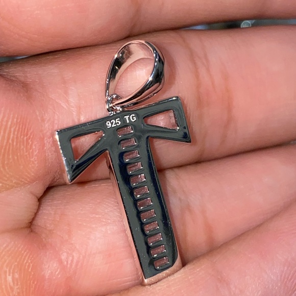 Genuine Swarovski Crystal initial pendant. 10k white gold vermeil, t initial - Picture 4 of 5